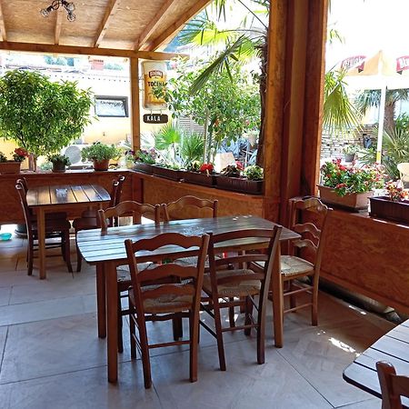 In Kala Hotell Rijeka Exteriör bild