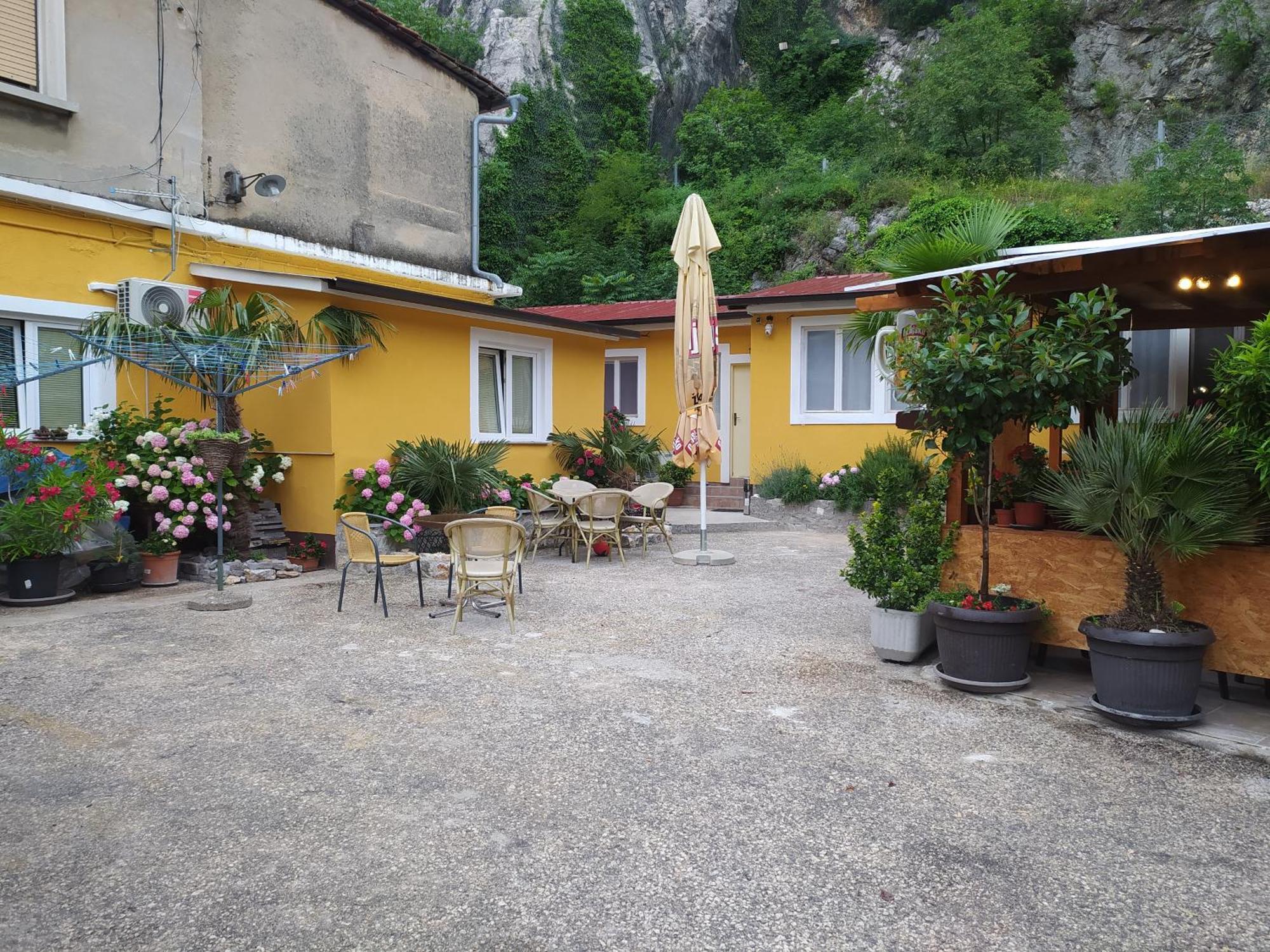 In Kala Hotell Rijeka Exteriör bild